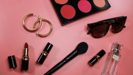 Top Reviewed Makeup Kit By Millions of People